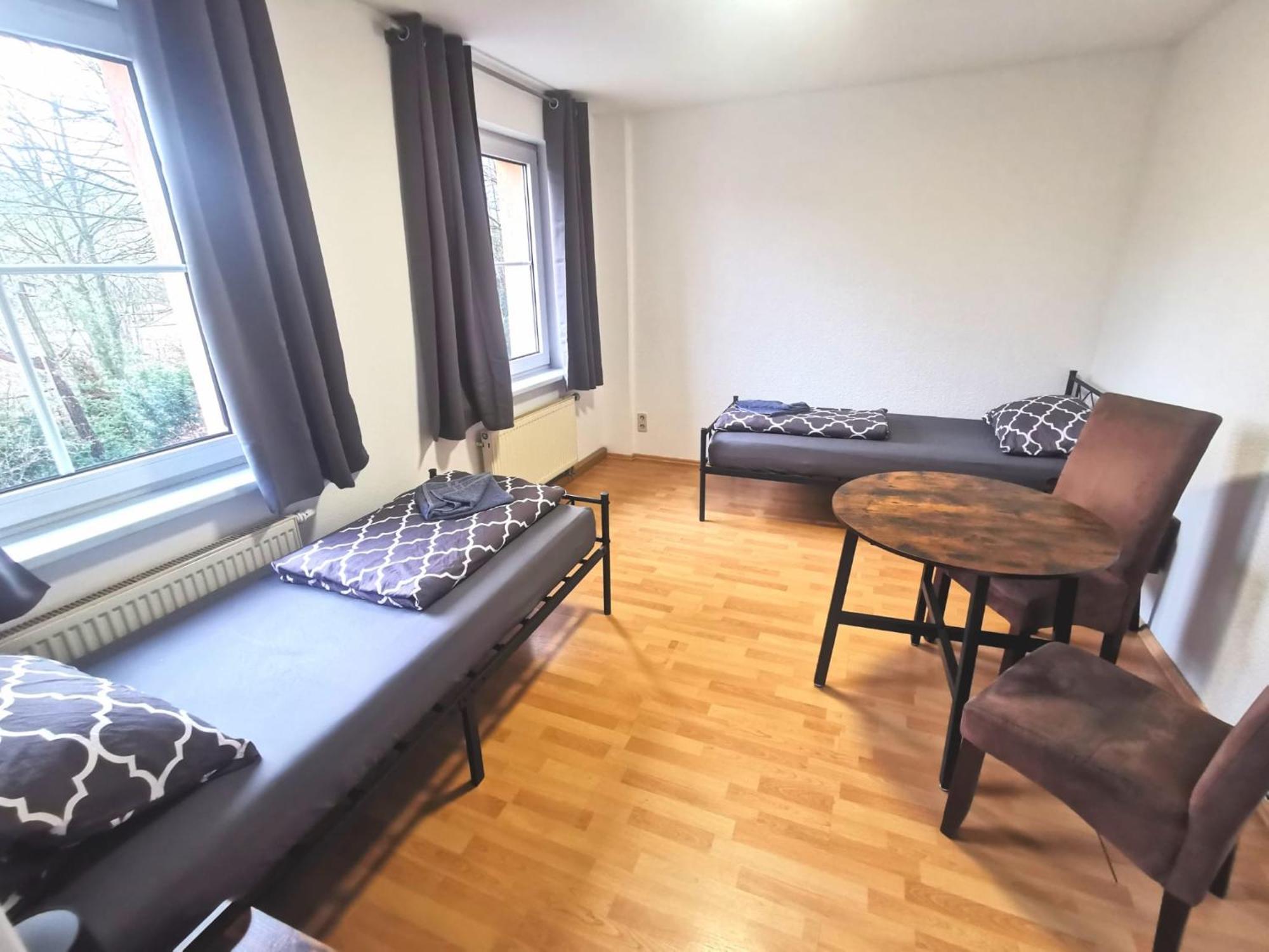 Monteurzimmer Am Bahnhof Biesenthal - 2 Grosse Apartments Extérieur photo